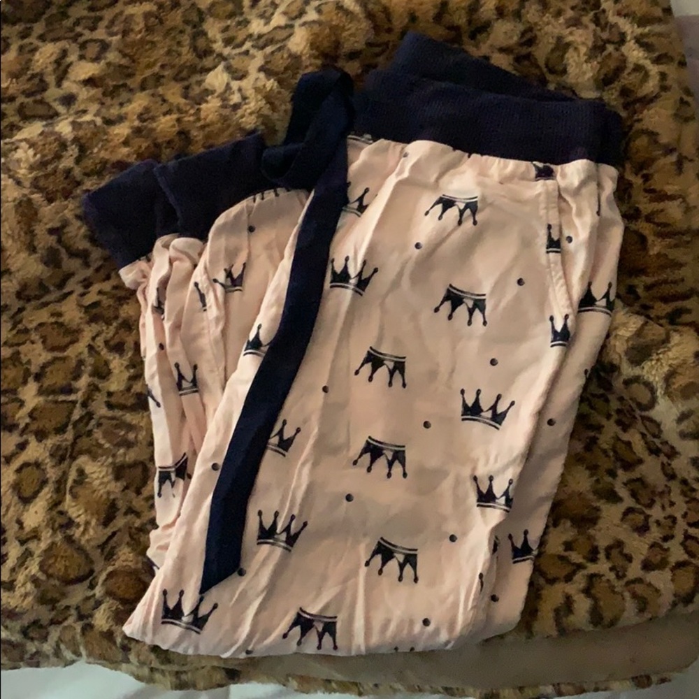 Super cute QUEEN pj bottoms